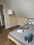 1 Bed Flat - Sleeps 3 - Parking - Wifi