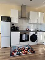 1 Bed Flat - Sleeps 3 - Parking - Wifi