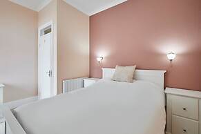 Host Stay 3 Metropole Towers