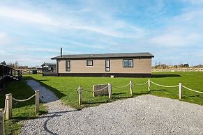 Host Stay Stan Hollis Lodge