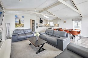 Host Stay Transporter Lodge