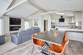 Host Stay Captain Cook Lodge