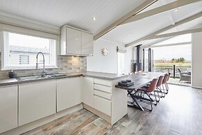 Host Stay Captain Cook Lodge