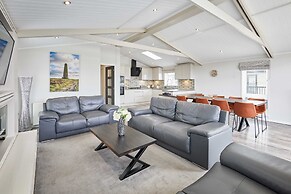 Host Stay Captain Cook Lodge