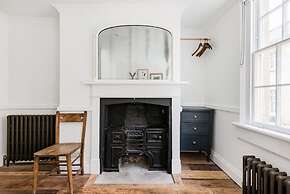 Central Georgian Townhouse With Free Parking