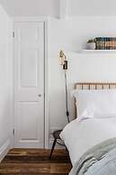 Central Georgian Townhouse With Free Parking