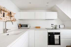 Central Georgian Townhouse With Free Parking