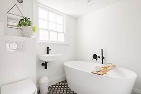 Central Georgian Townhouse With Free Parking