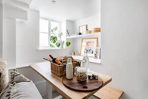 Central Georgian Townhouse With Free Parking