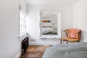 Central Georgian Townhouse With Free Parking