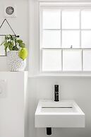 Central Georgian Townhouse With Free Parking