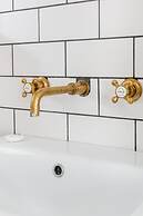 Central Georgian Townhouse With Free Parking