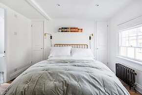 Central Georgian Townhouse With Free Parking