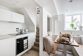 Central Georgian Townhouse With Free Parking