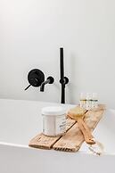 Central Georgian Townhouse With Free Parking