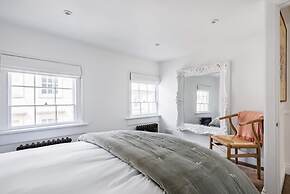 Central Georgian Townhouse With Free Parking