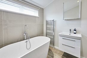 Host Stay Endeavour Lodge