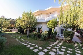 Mear Family Escape - Summer Cretan Getaway