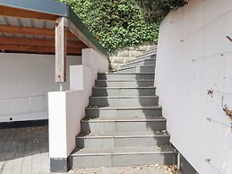 15 Summerland Avenue