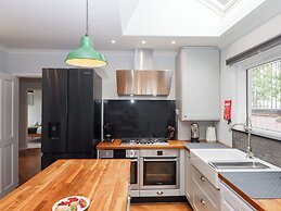 15 Summerland Avenue