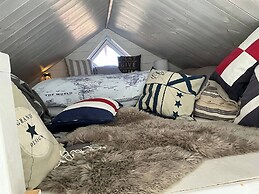 Charming Tynningö House With Sauna & BBQ