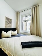 Comfy 4BR 10 Min Transport to Stadthalle