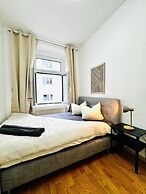 Comfy 4BR 10 Min Transport to Stadthalle