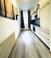 Comfy 4BR 10 Min Transport to Stadthalle