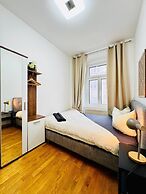 Comfy 4BR 10 Min Transport to Stadthalle