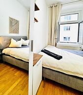 Comfy 4BR 10 Min Transport to Stadthalle