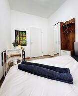 Comfy 4BR 10 Min Transport to Stadthalle