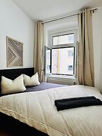 Comfy 4BR 10 Min Transport to Stadthalle