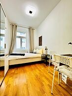 Comfy 4BR 10 Min Transport to Stadthalle