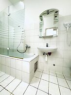 Comfy 4BR 10 Min Transport to Stadthalle