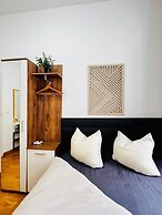 Comfy 4BR 10 Min Transport to Stadthalle