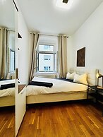 Comfy 4BR 10 Min Transport to Stadthalle