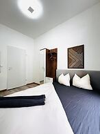 Comfy 4BR 10 Min Transport to Stadthalle
