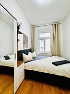 Comfy 4BR 10 Min Transport to Stadthalle
