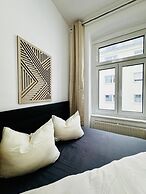 Comfy 4BR 10 Min Transport to Stadthalle