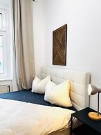 Comfy 4BR 10 Min Transport to Stadthalle