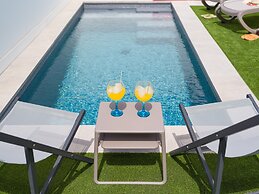 Chalet in Maspalomas With Heated Pool