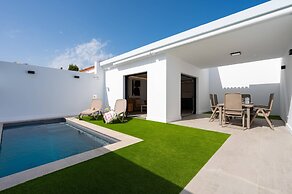Chalet in Maspalomas With Heated Pool