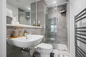 Manchester - Apartment - Sleeps 5 - Parking