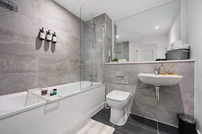 Manchester - Apartment - Sleeps 5 - Parking