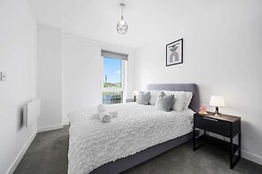 Manchester - Apartment - Sleeps 5 - Parking