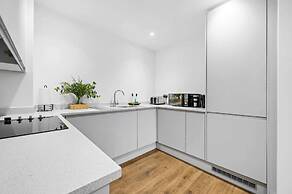 Manchester - Apartment - Sleeps 5 - Parking