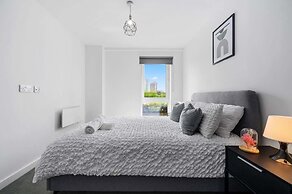 Manchester - Apartment - Sleeps 5 - Parking