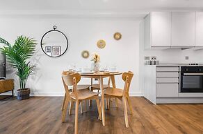 Manchester - Apartment - Sleeps 5 - Parking