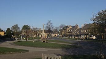 Hand Built log Cabin at Avonvale Holiday Lodges