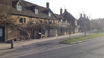 Hand Built log Cabin at Avonvale Holiday Lodges